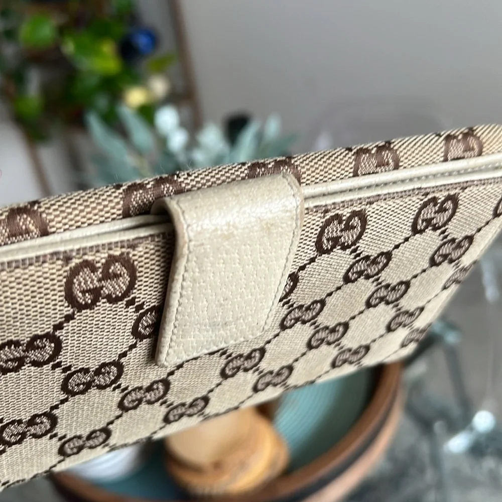Authentic Gucci wallet